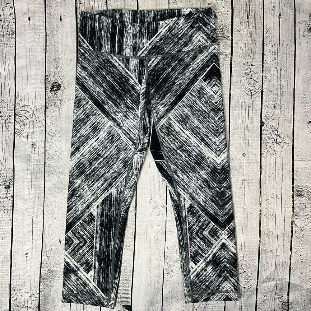 LULULEMON Crop Leggings 